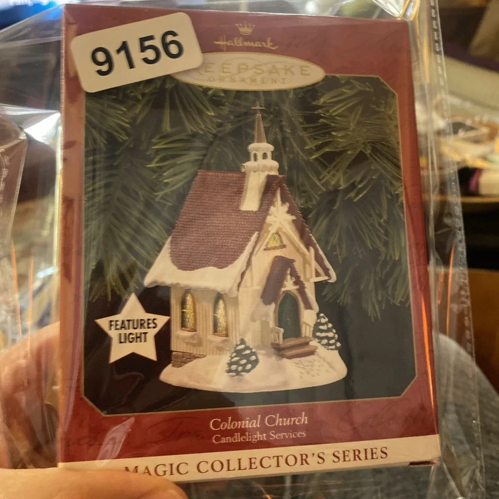 1999 Hallmark Keepsake Colonial Church Candlelight services ornament